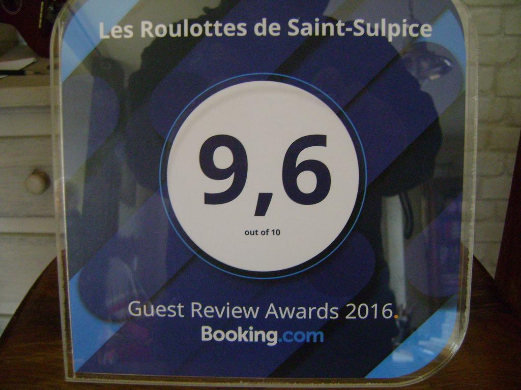 Les Roulottes De Saint-Sulpice Guest House Екстериор снимка